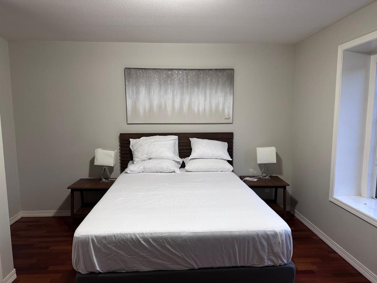 C And D Cozy Bedroom Vancouver Exteriör bild