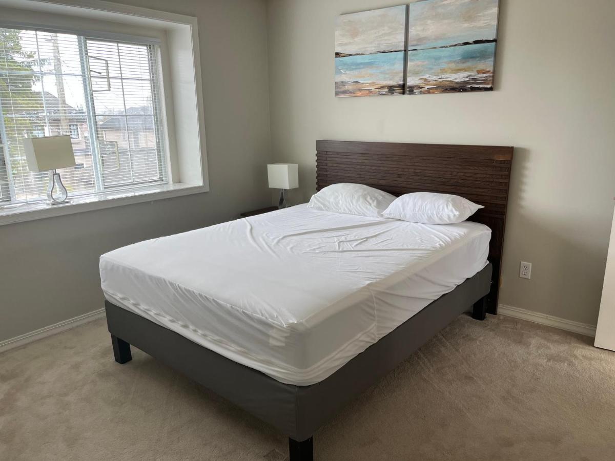 C And D Cozy Bedroom Vancouver Exteriör bild